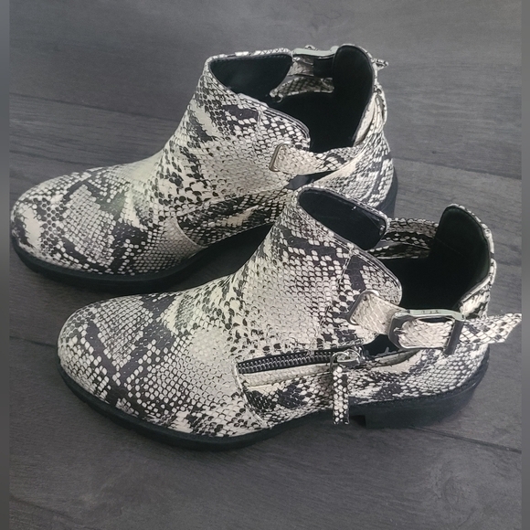 Qupid TRESSA-22S Combat Moto Style Boots  STONE BLACK SNAKE - Picture 5 of 10